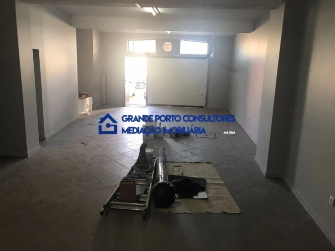 Armazém para Arrendamento em Pedrouços Foto 2