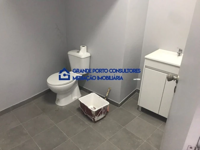 Armazém para Arrendamento em Pedrouços Foto 4