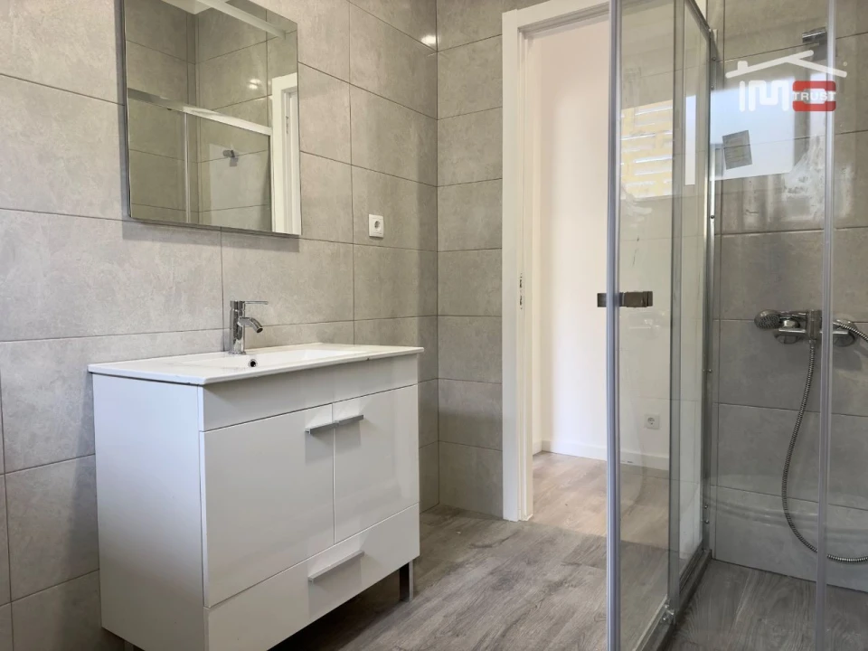 Apartamento T1 para Venda em Barreiro e Lavradio Foto 5