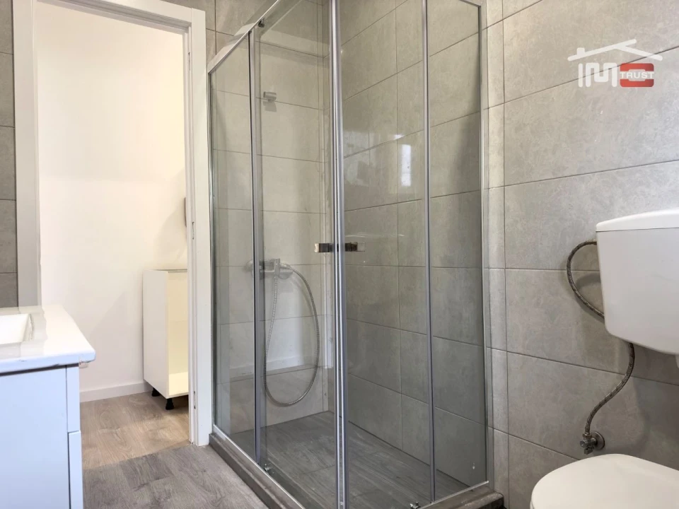 Apartamento T1 para Venda em Barreiro e Lavradio Foto 6