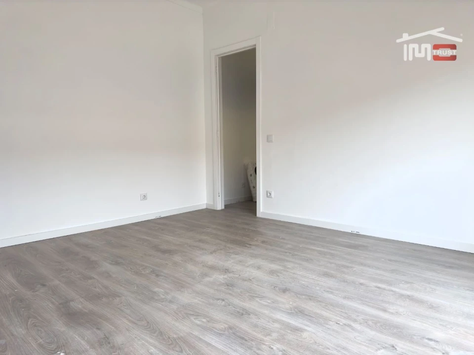 Apartamento T1 para Venda em Barreiro e Lavradio Foto 7