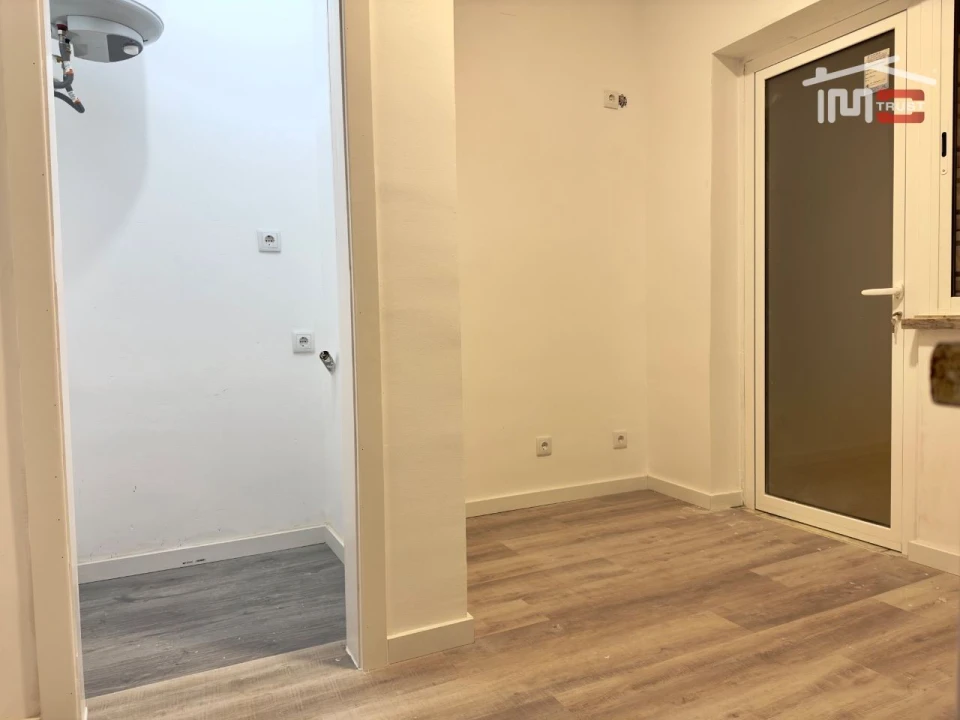 Apartamento T1 para Venda em Barreiro e Lavradio Foto 8