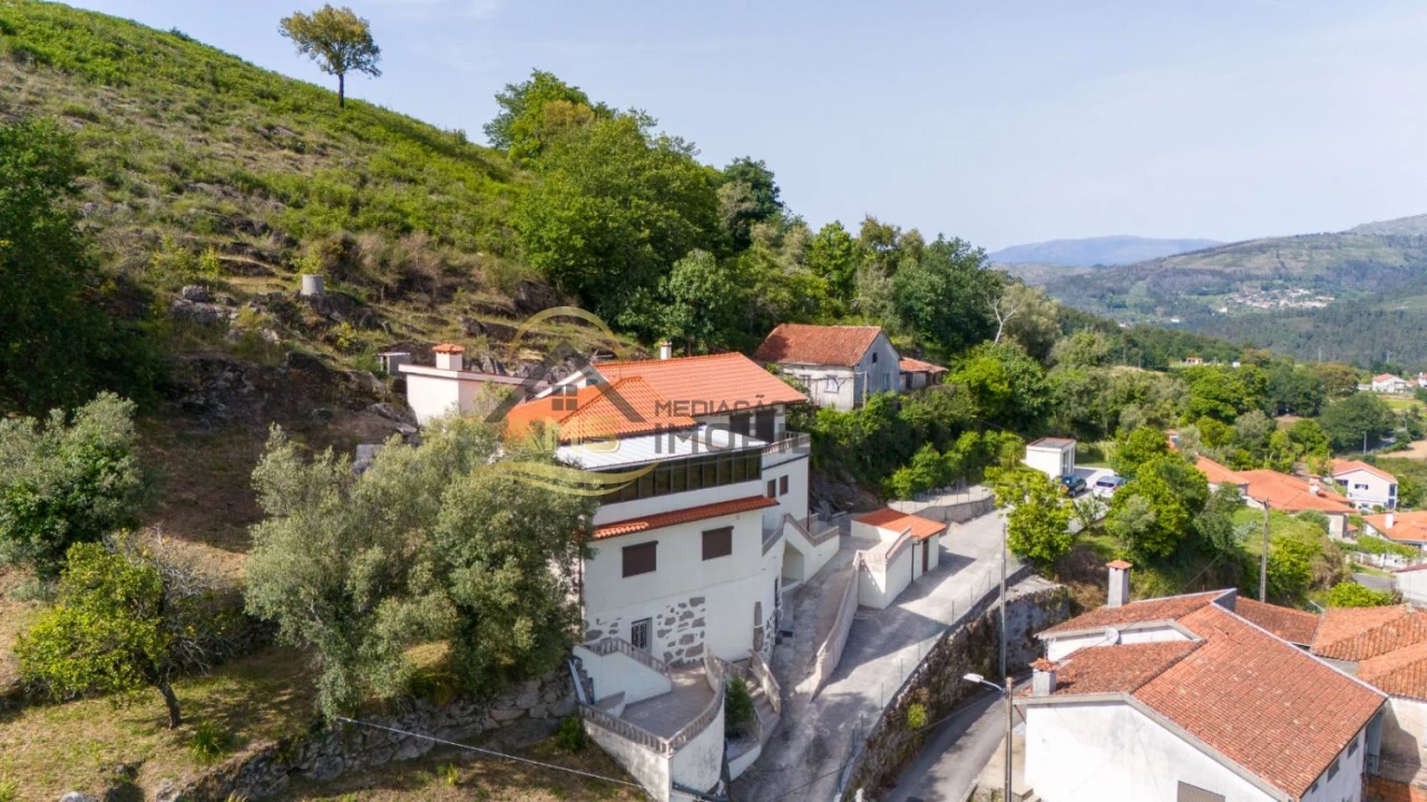 Moradia T6 para Venda em Freitas e Vila Cova Foto 6