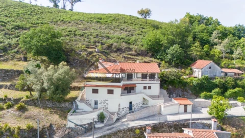 Moradia T6 para Venda em Freitas e Vila Cova