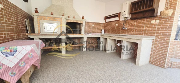 Moradia T6 para Venda em Freitas e Vila Cova