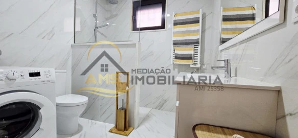 Moradia T6 para Venda em Freitas e Vila Cova