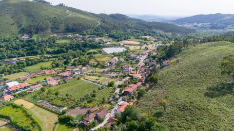 Moradia T6 para Venda em Freitas e Vila Cova