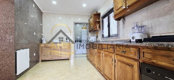 Moradia T6 para Venda em Freitas e Vila Cova
