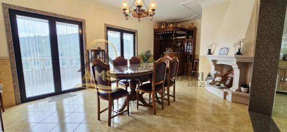 Moradia T6 para Venda em Freitas e Vila Cova