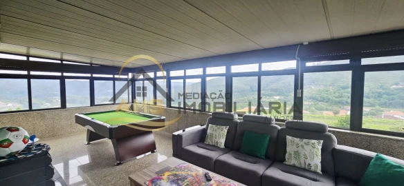 Moradia T6 para Venda em Freitas e Vila Cova
