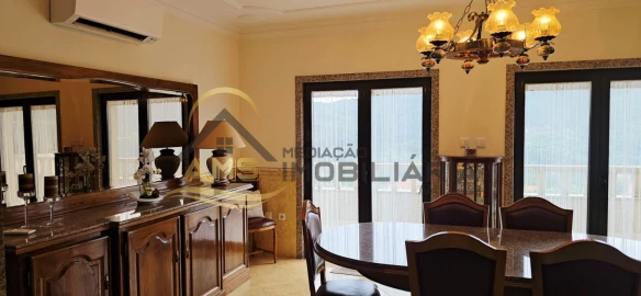 Moradia T6 para Venda em Freitas e Vila Cova