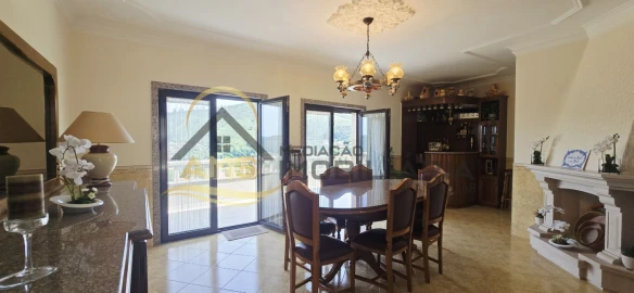 Moradia T6 para Venda em Freitas e Vila Cova