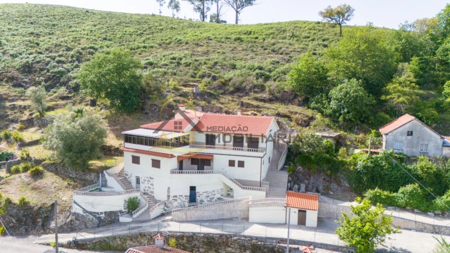 Moradia T6 para Venda em Freitas e Vila Cova Foto 3