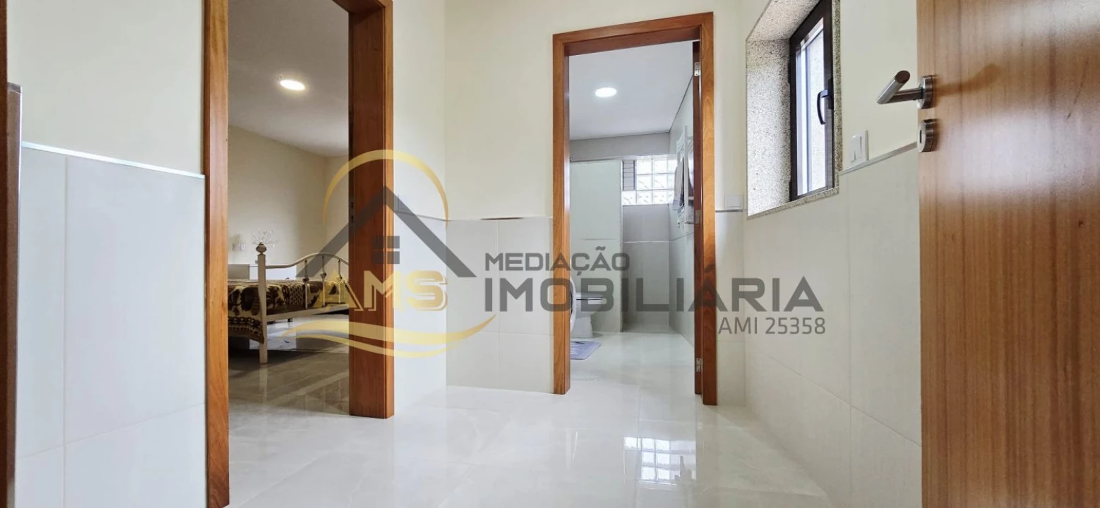 Moradia T6 para Venda em Freitas e Vila Cova Foto 9