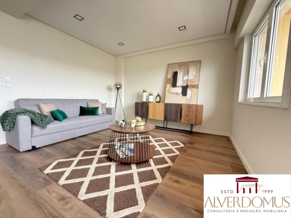 Apartamento T3 para Venda em Benfica Foto 1