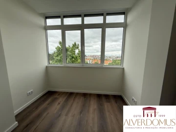 Apartamento T3 para Venda em Benfica