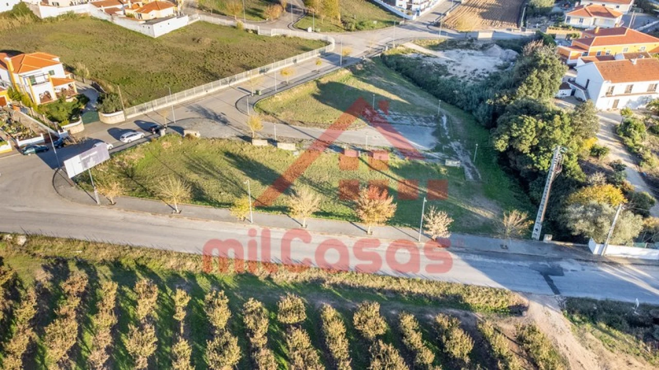Moradia T2 para Venda em Maxial e Monte Redondo Foto 24