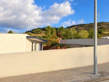 Moradia T2 para Venda em Maxial e Monte Redondo
