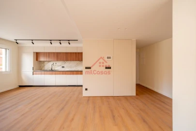 Apartamento T1 para Venda em Santa Maria, São Pedro e Matacães