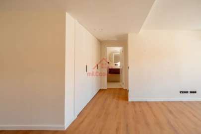 Apartamento T1 para Venda em Santa Maria, São Pedro e Matacães