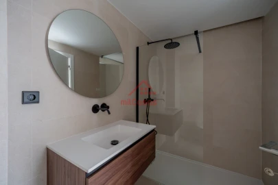 Apartamento T1 para Venda em Santa Maria, São Pedro e Matacães