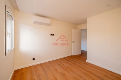 Apartamento T1 para Venda em Santa Maria, São Pedro e Matacães