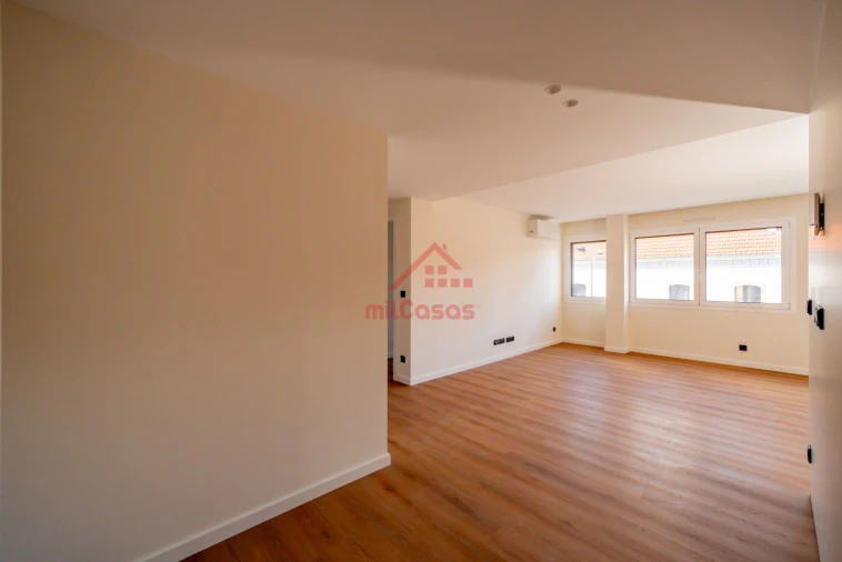 Apartamento T1 para Venda em Santa Maria, São Pedro e Matacães Foto 11