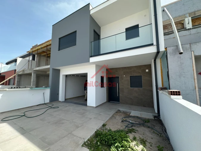 Moradia T3 para Venda em Silveira Foto 2
