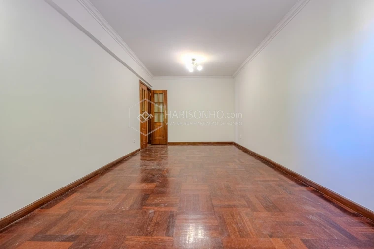 Apartamento T2 para Venda em Fânzeres e São Pedro da Cova Foto 3