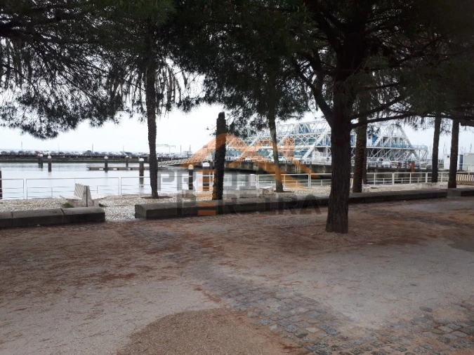 Loja para Venda em Parque das Nações Foto 4