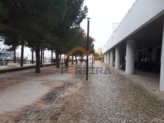 Loja para Venda em Parque das Nações Foto 6