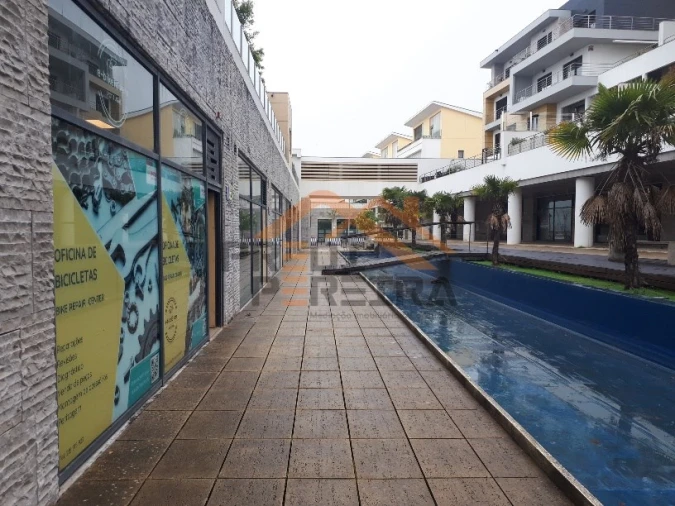 Loja para Venda em Parque das Nações Foto 2