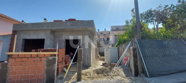Terreno para Venda em Seixal, Arrentela e Aldeia de Paio Pires