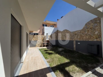 Terreno para Venda em Seixal, Arrentela e Aldeia de Paio Pires