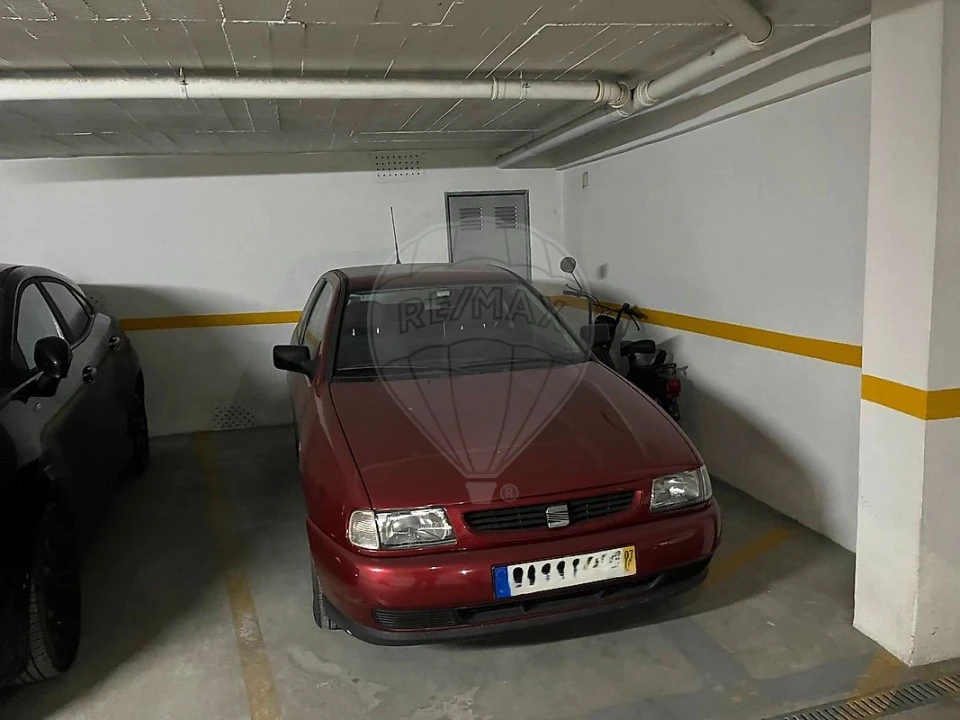 Garagem para Venda em Vila Franca de Xira Foto 1