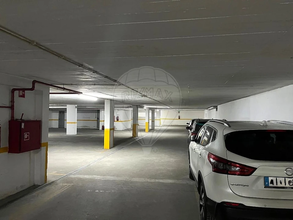 Garagem para Venda em Vila Franca de Xira Foto 2