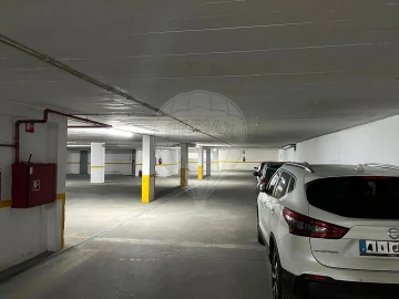 Garagem para Venda em Vila Franca de Xira