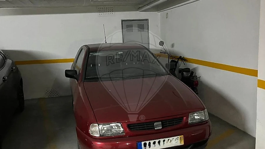 Garagem para Venda em Vila Franca de Xira