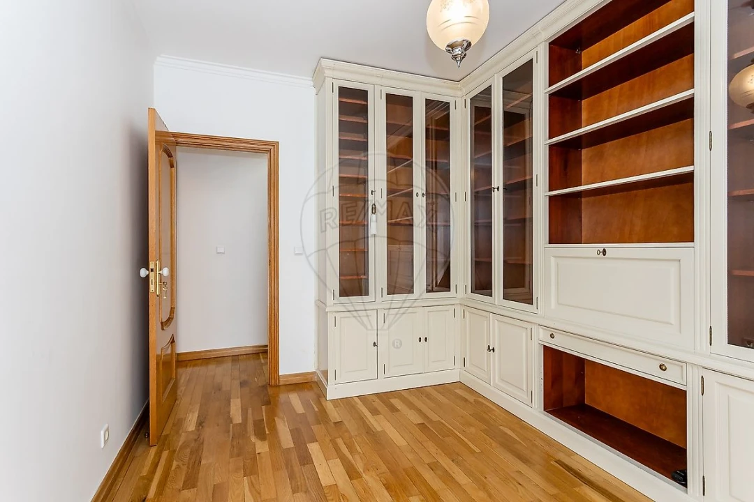 Apartamento T3 para Arrendamento em Benfica Foto 22