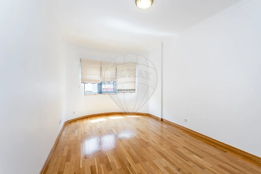Apartamento T3 para Arrendamento em Benfica Foto 23