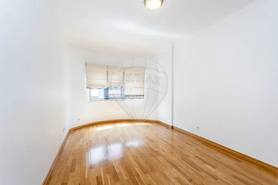 Apartamento T3 para Arrendamento em Benfica