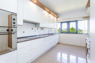 Apartamento T3 para Arrendamento em Benfica