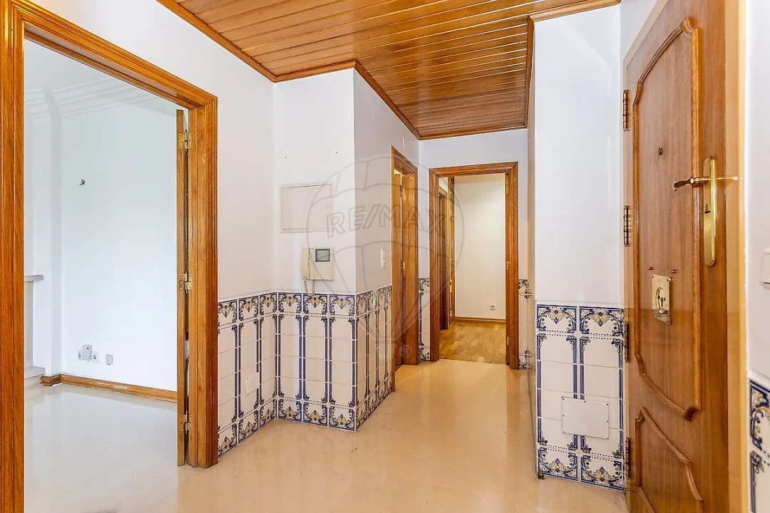 Apartamento T3 para Arrendamento em Benfica Foto 1