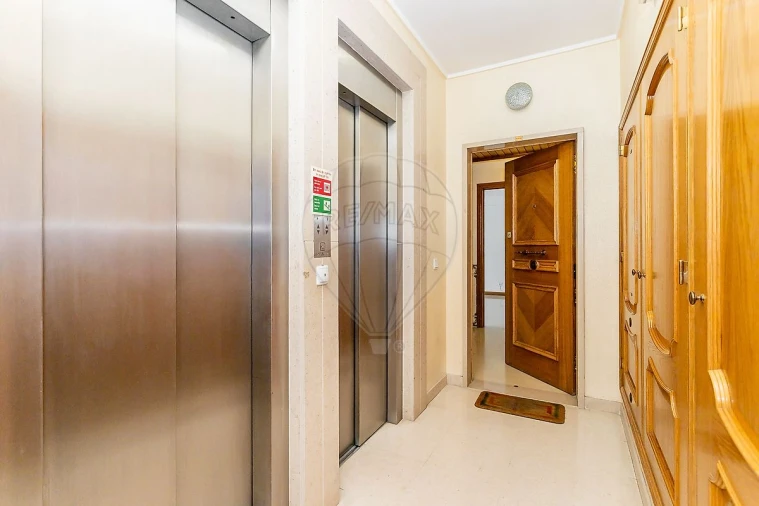 Apartamento T3 para Arrendamento em Benfica Foto 26