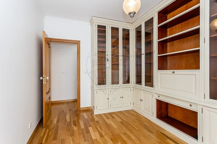 Apartamento T3 para Arrendamento em Benfica Foto 22