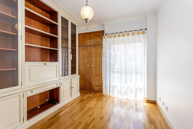 Apartamento T3 para Arrendamento em Benfica Foto 25