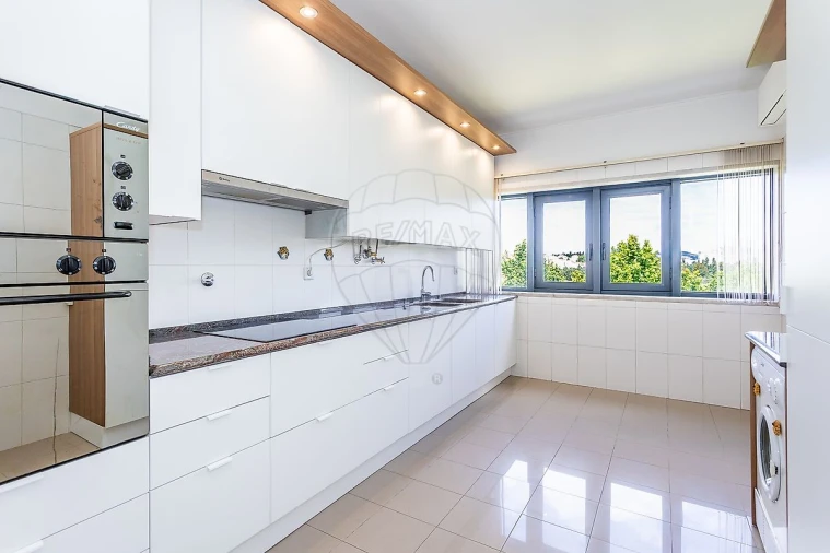 Apartamento T3 para Arrendamento em Benfica Foto 9