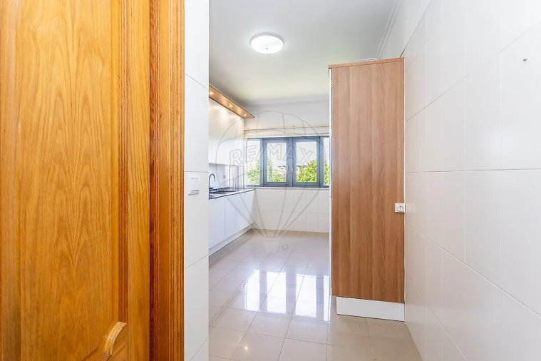 Apartamento T3 para Arrendamento em Benfica Foto 7