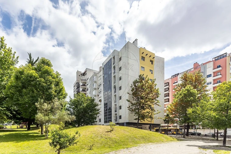 Apartamento T3 para Arrendamento em Benfica Foto 4