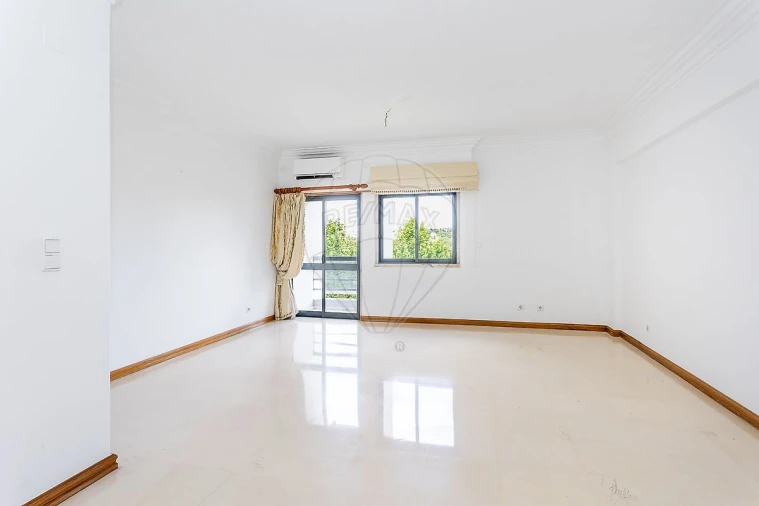 Apartamento T3 para Arrendamento em Benfica Foto 8